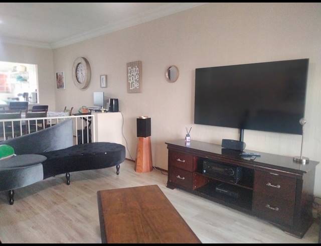 2 BEDROOM TOWNHOUSE FOR SALE IN SUNDOWNER